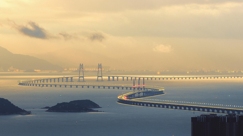 10、龐源租賃參建國家“世紀工程”港珠澳大橋（2012—2017年）_副本.jpg